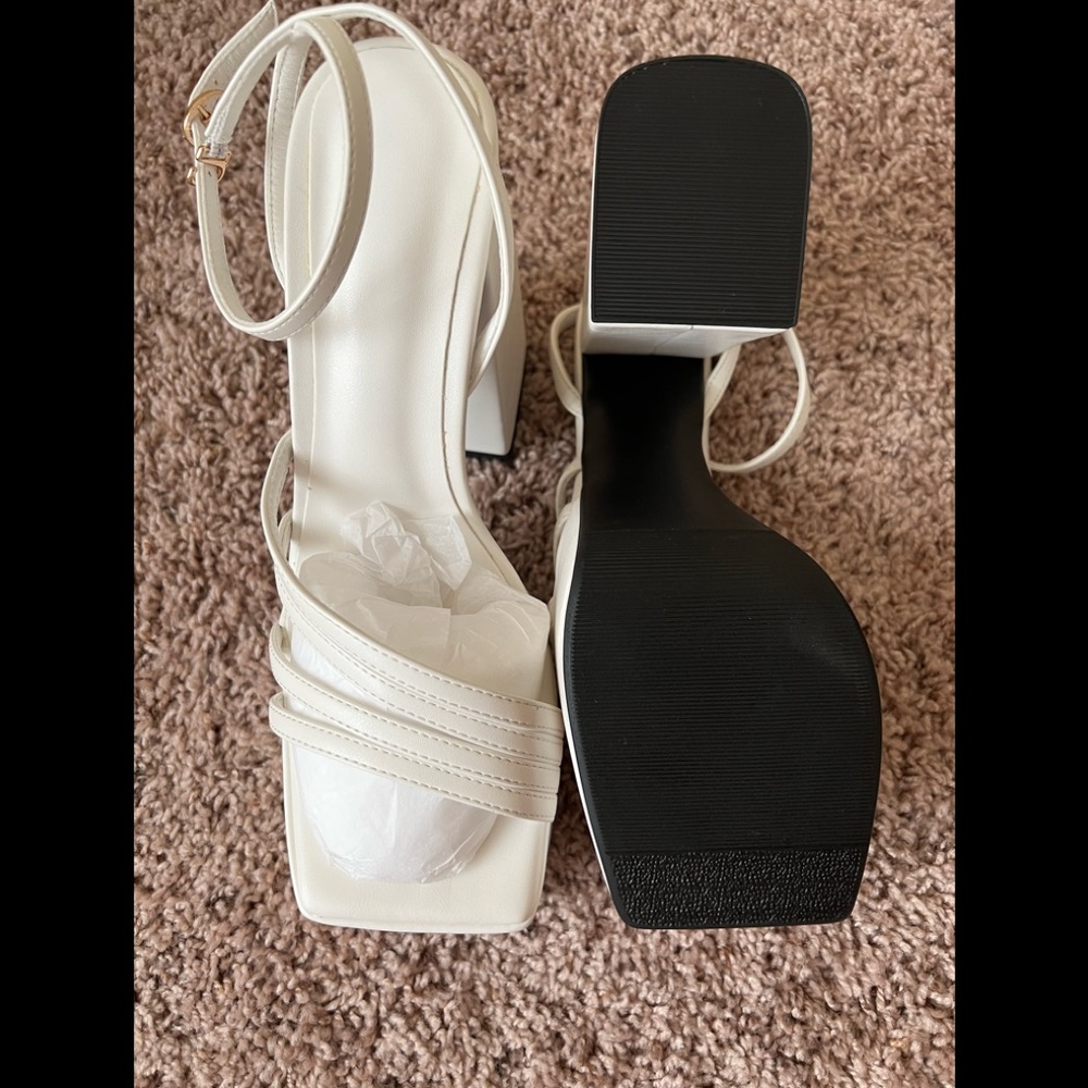 White platform sandals 👡 - Picture 4 of 8